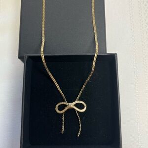 Gold tone Avon bow necklace